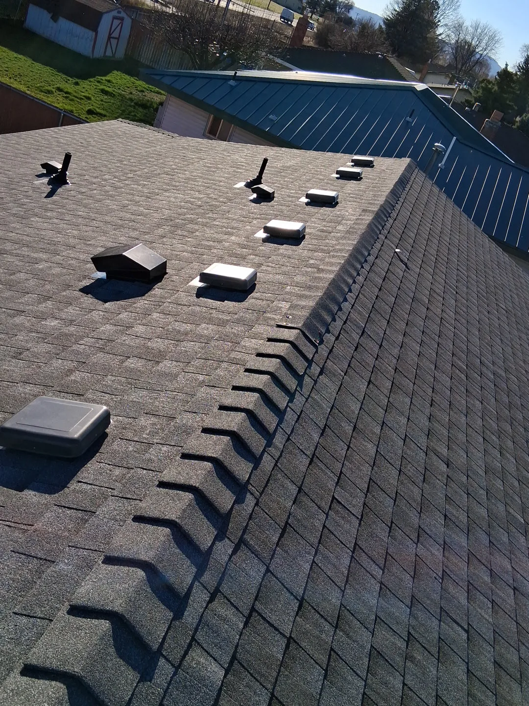 Completed roof work on a Linkville customer home