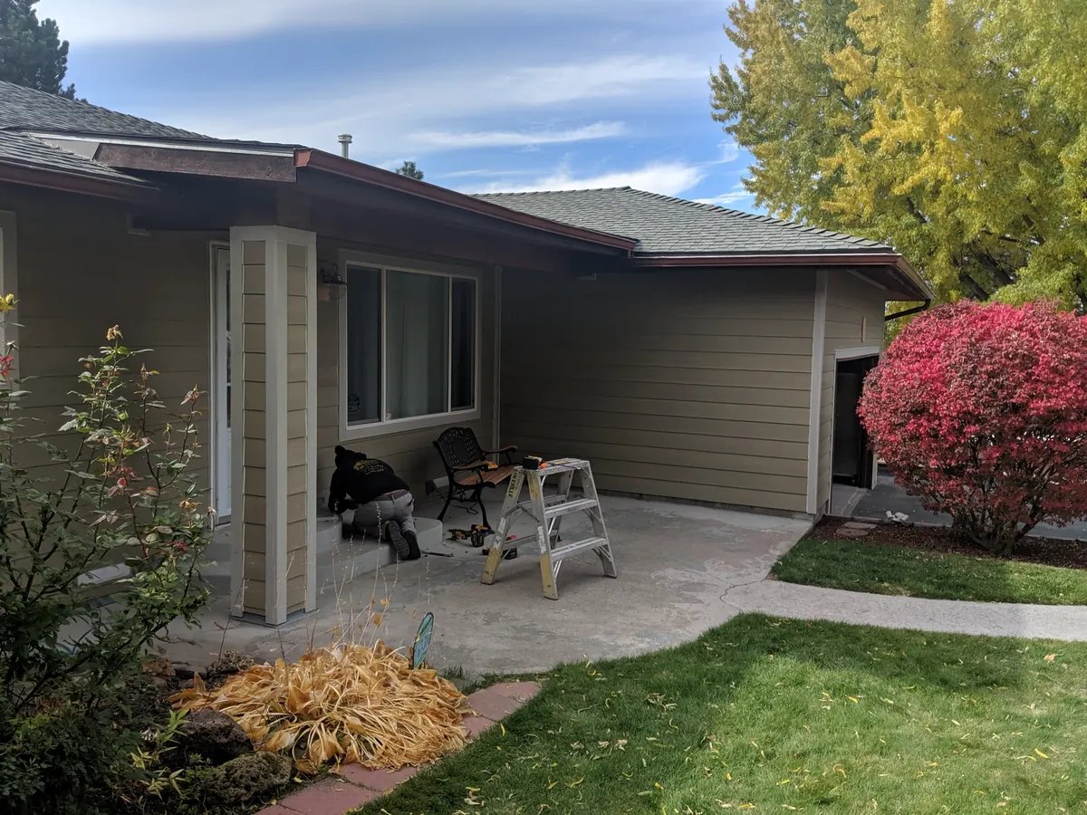 After photo of a completed Klamath Falls siding project by Linkville Roofing and Siding