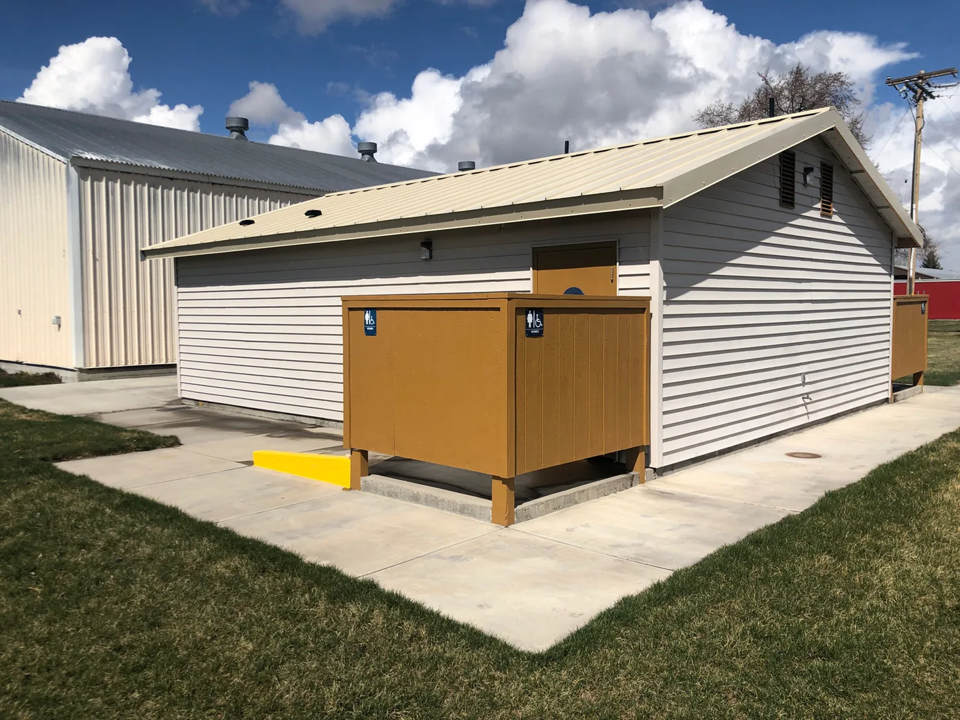 Finished Tulelake metal roof project detail by Linkville Roofing and Siding