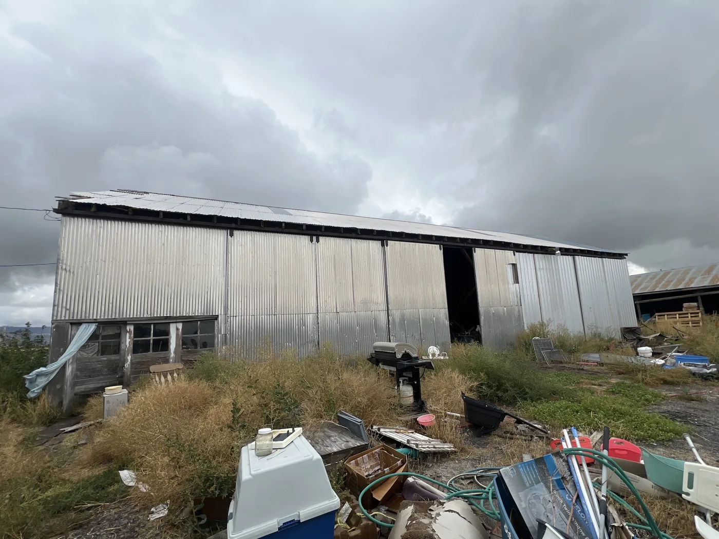 Before photo of a Tulelake metal roof project by Linkville Roofing and Siding