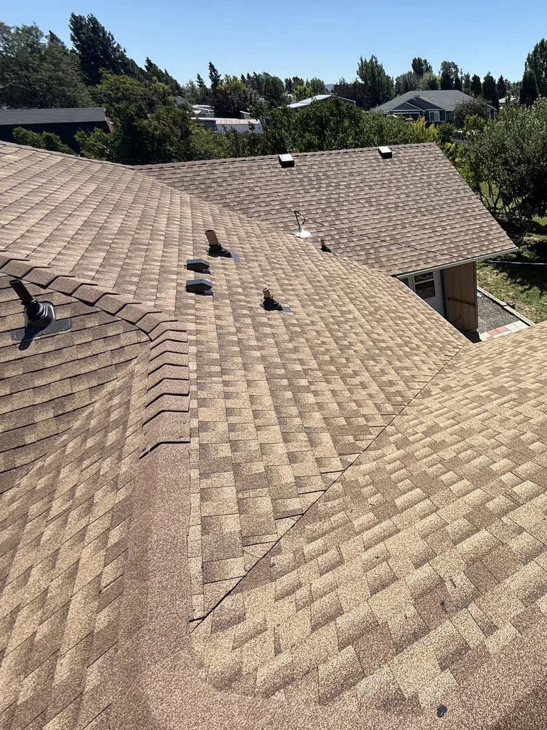 After photo of completed asphalt shingle roof by Linkville Roofing and Siding
