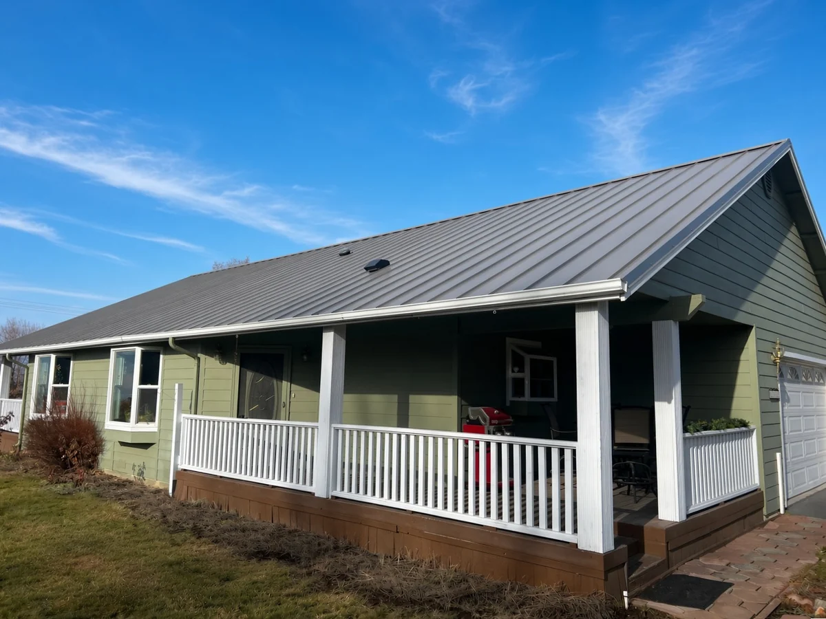 After photo of finished metal roof on a Klamath Falls home by Linkville Roofing and Siding