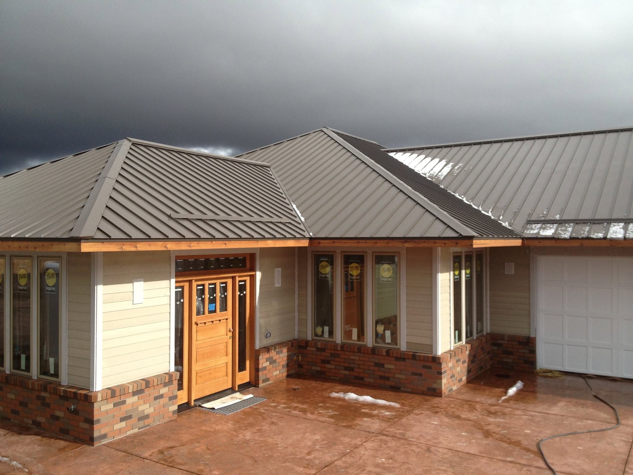 Metal roofing installation in Klamath Falls